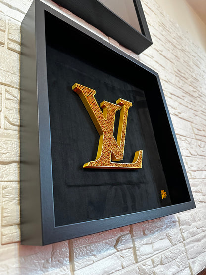 logo Louis Vuitton oro artefatto su sfondo nero